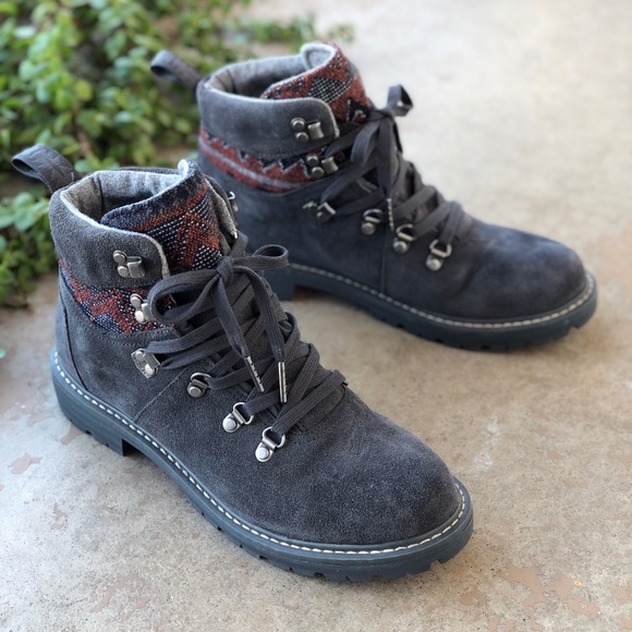 toms hiking boots